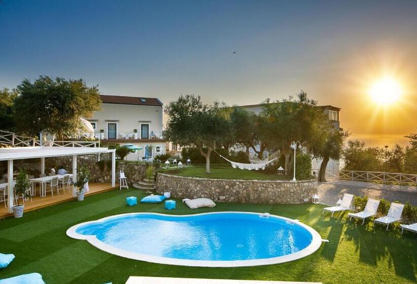 سوییت جونیور با چشم‌انداز دریا, Melrose Relais