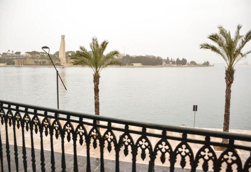 اتاق لوکس با چشم‌انداز دریا, B&b Le Colonne