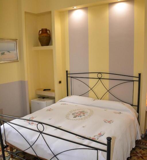 اتاق لوکس با چشم‌انداز دریا, B&b Le Colonne
