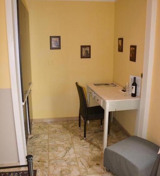 اتاق لوکس با چشم‌انداز دریا, B&b Le Colonne