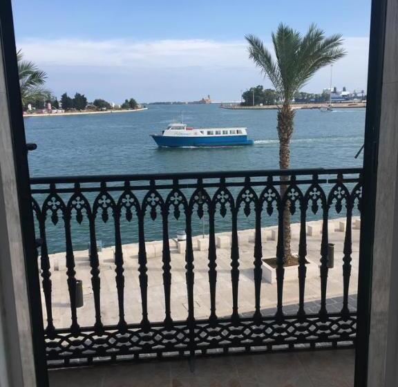 اتاق لوکس با چشم‌انداز دریا, B&b Le Colonne