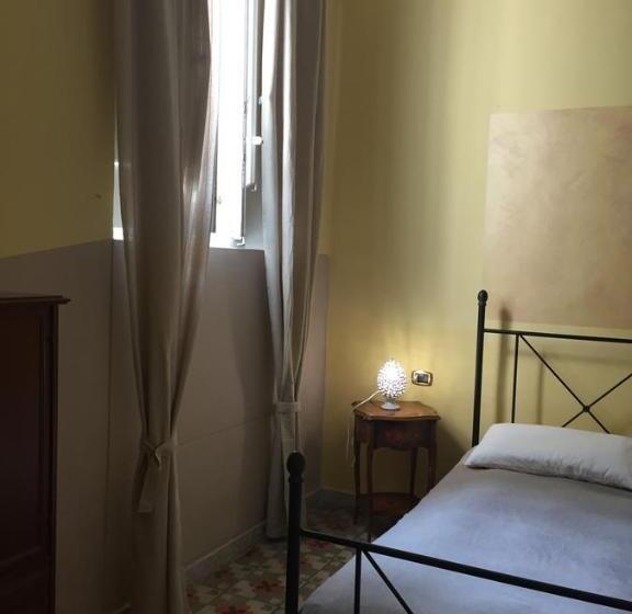 اتاق اکونومی, B&b Le Colonne