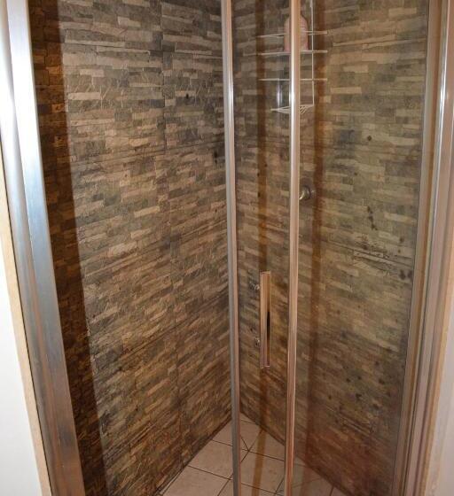 اتاق استاندارد سه نفره, B&b Le Colonne