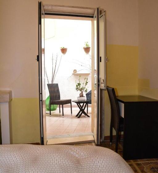 اتاق استاندارد سه نفره, B&b Le Colonne