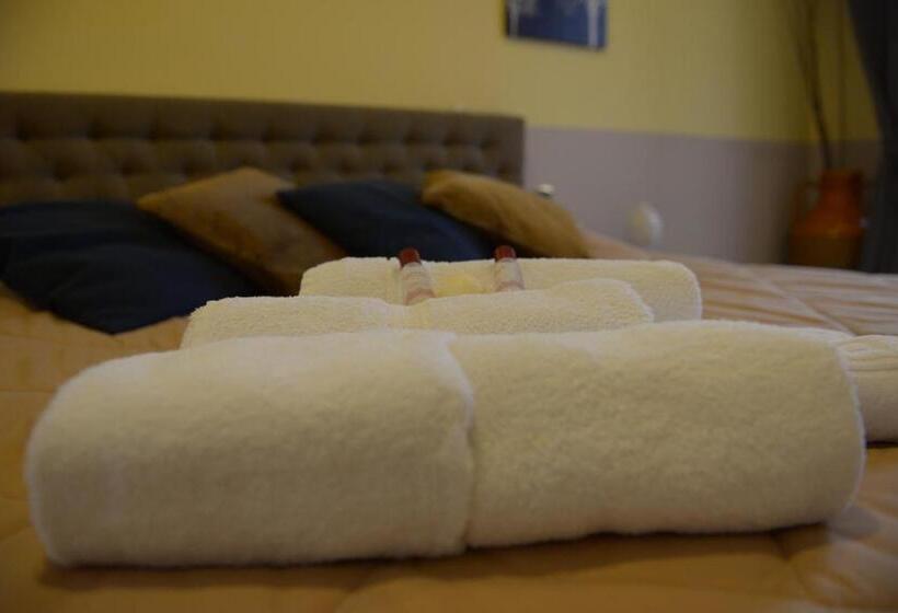 اتاق سه نفره دلوکس با چشم‌انداز دریا, B&b Le Colonne