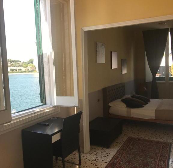 اتاق سه نفره دلوکس با چشم‌انداز دریا, B&b Le Colonne