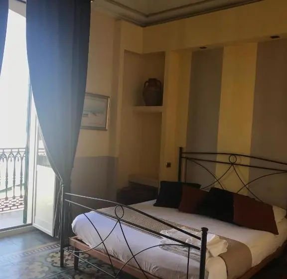 اتاق لوکس با چشم‌انداز دریا, B&b Le Colonne