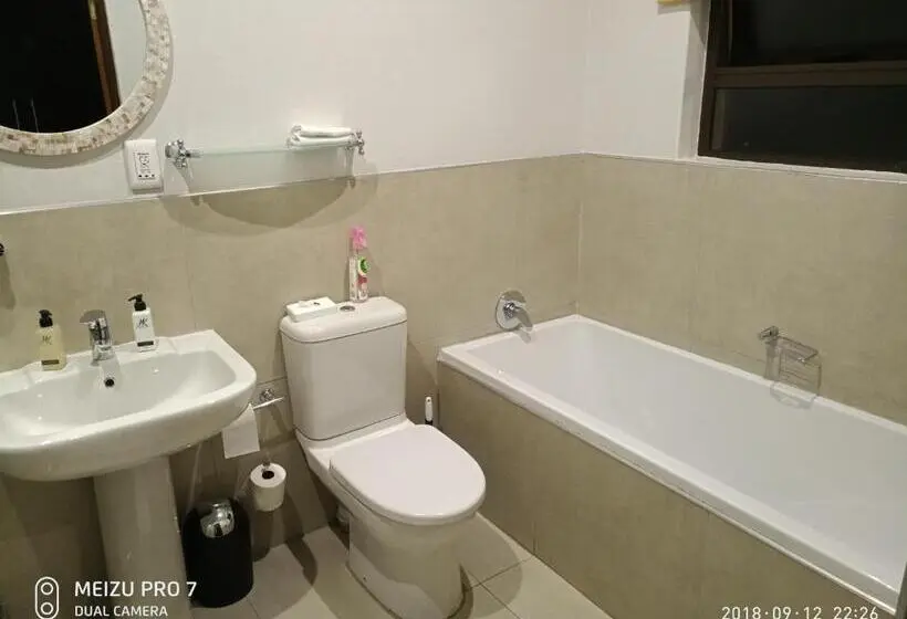 اتاق استاندارد, Sand River Guest House