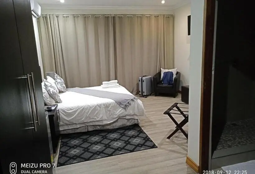 اتاق استاندارد, Sand River Guest House