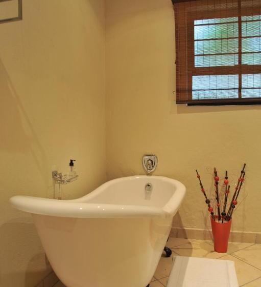 اتاق استاندارد, Sand River Guest House