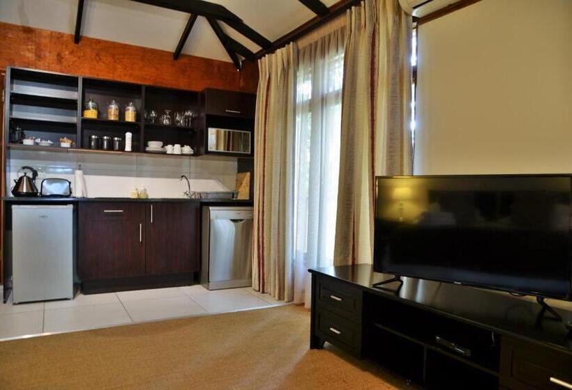 استودیوی استاندارد, Sand River Guest House