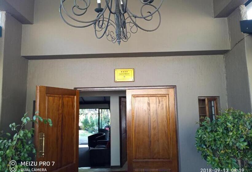 اتاق اکونومی, Sand River Guest House