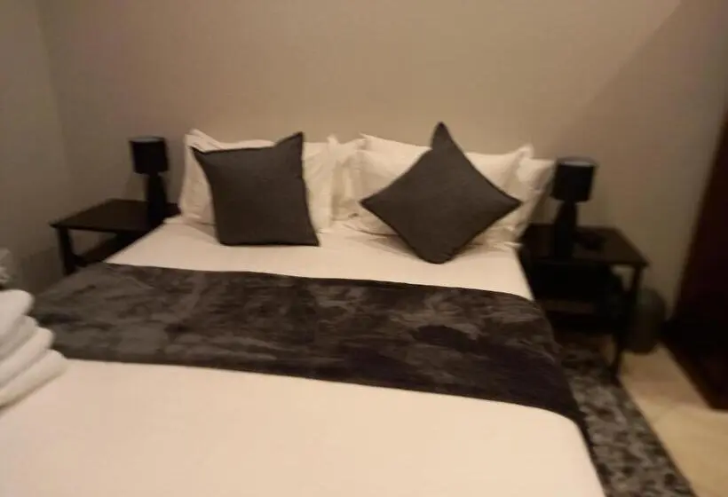 اتاق اکونومی, Sand River Guest House