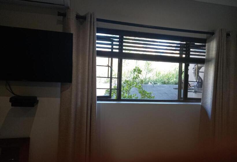 اتاق اکونومی, Sand River Guest House