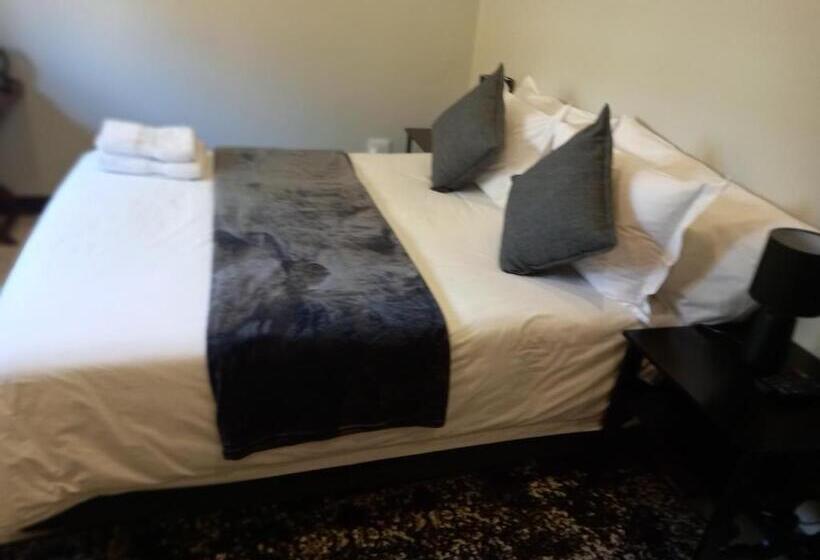 اتاق اکونومی, Sand River Guest House