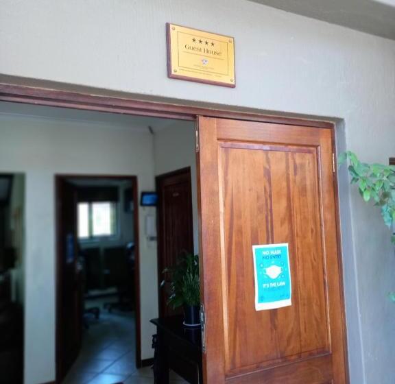 اتاق اکونومی, Sand River Guest House