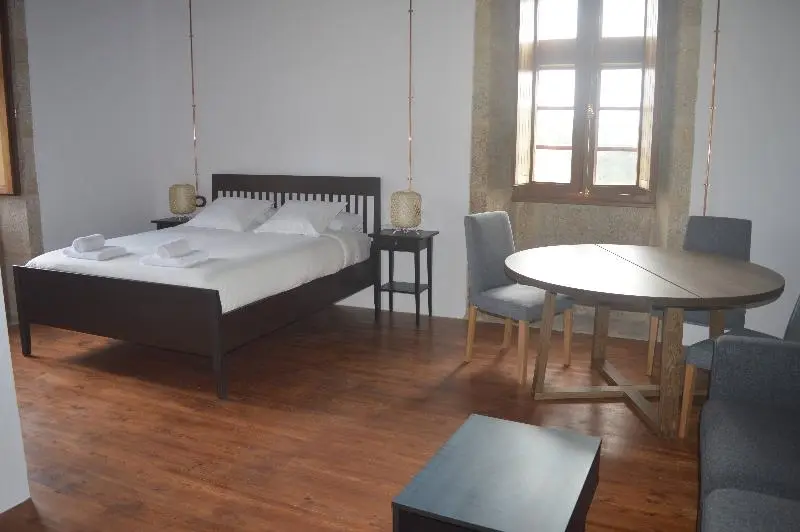 Sviitti, Monasterio Y Pension De Moraime