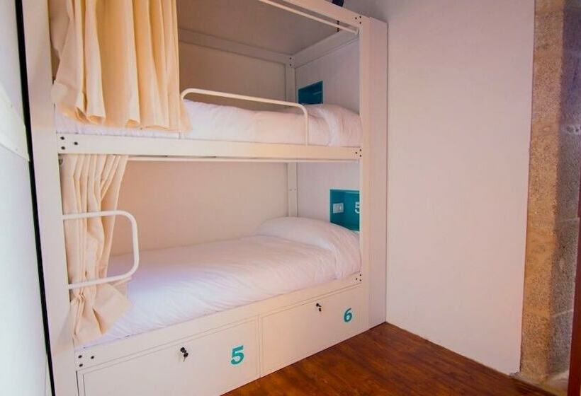 Кровать в Общей Комнате, Monasterio Y Pension De Moraime