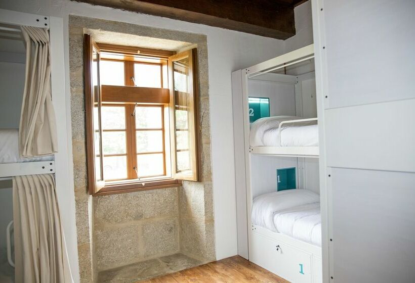 Кровать в Общей Комнате, Monasterio Y Pension De Moraime