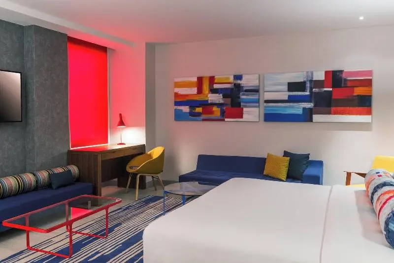 キングサイズベッドのスイートルーム, Aloft Al Ain