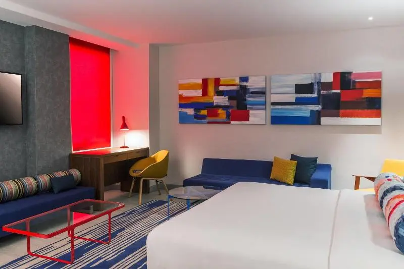 キングサイズベッドのスイートルーム, Aloft Al Ain