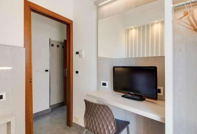 标准间, Cavour Cesenatico