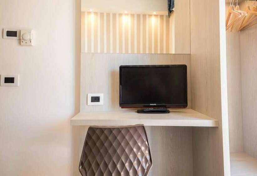 标准间, Cavour Cesenatico