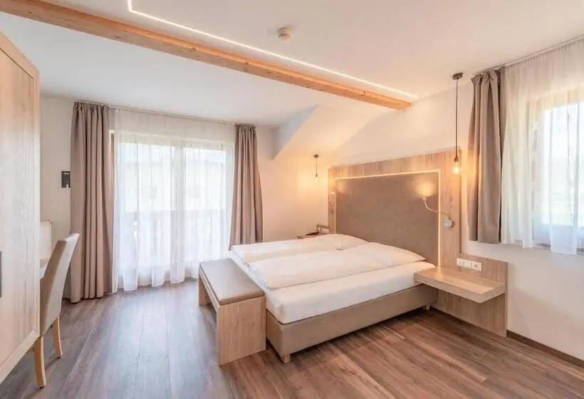 Standard-huone, Christine