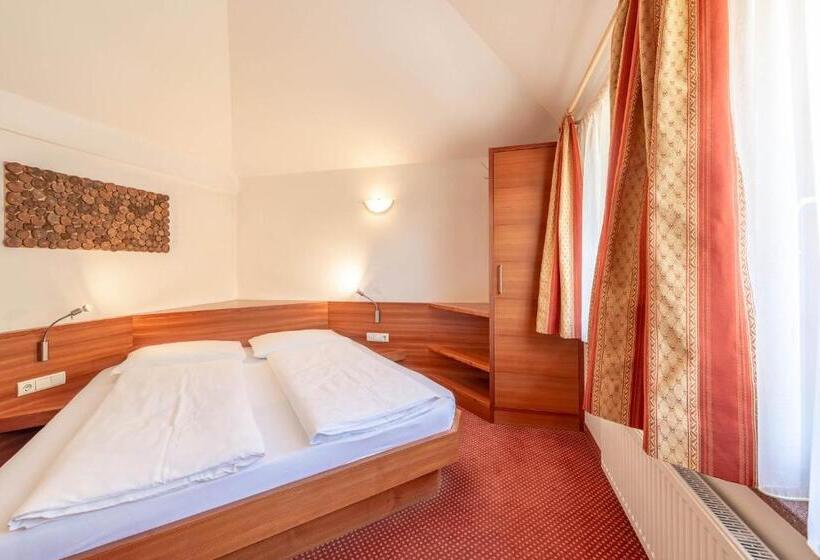 スタンダードルーム, Christine