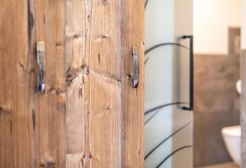 スタンダードシングルルーム, Christine