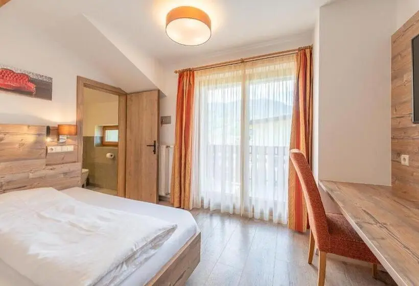 Standard Yhden Hengen Huone, Christine