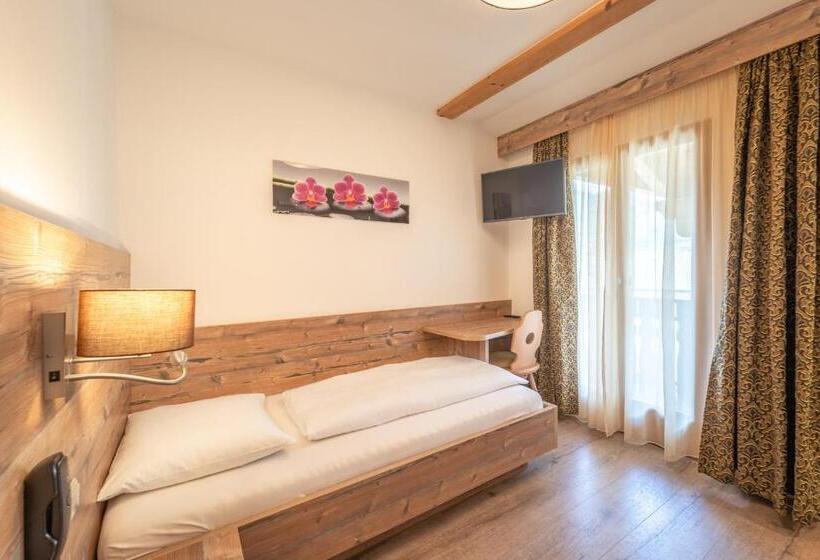 スタンダードシングルルーム, Christine