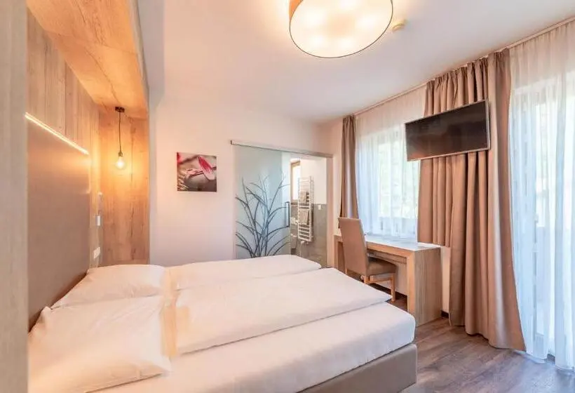 Standard-huone, Christine