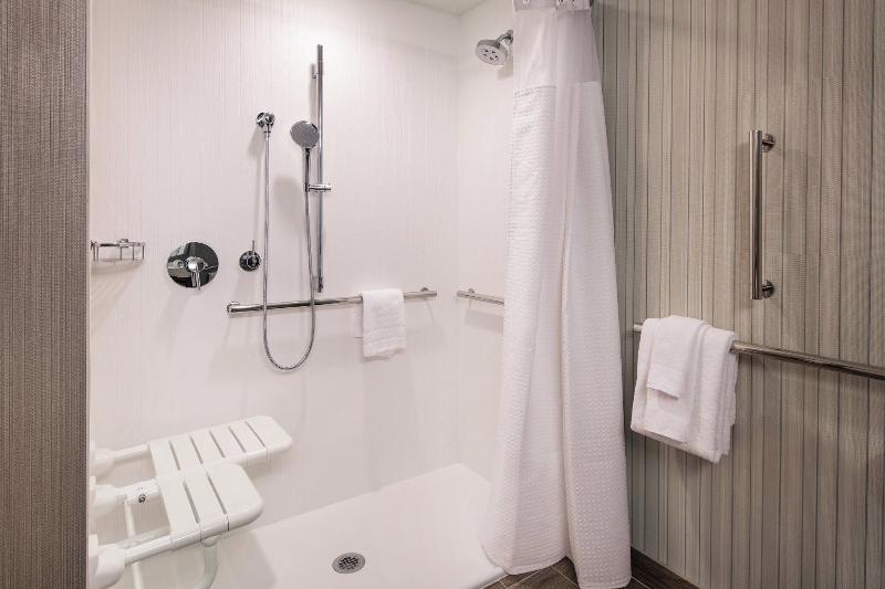 キングサイズベッドのスタンダードルーム, Courtyard By Marriott Pullman