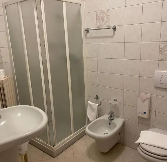 Standard Yhden Hengen Huone, Culmine