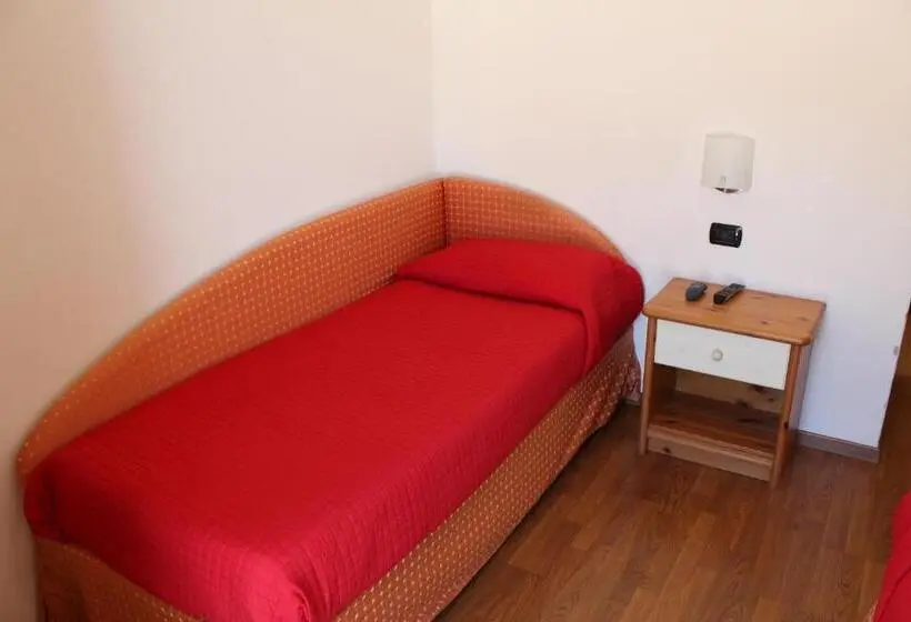Standard Yhden Hengen Huone, Culmine
