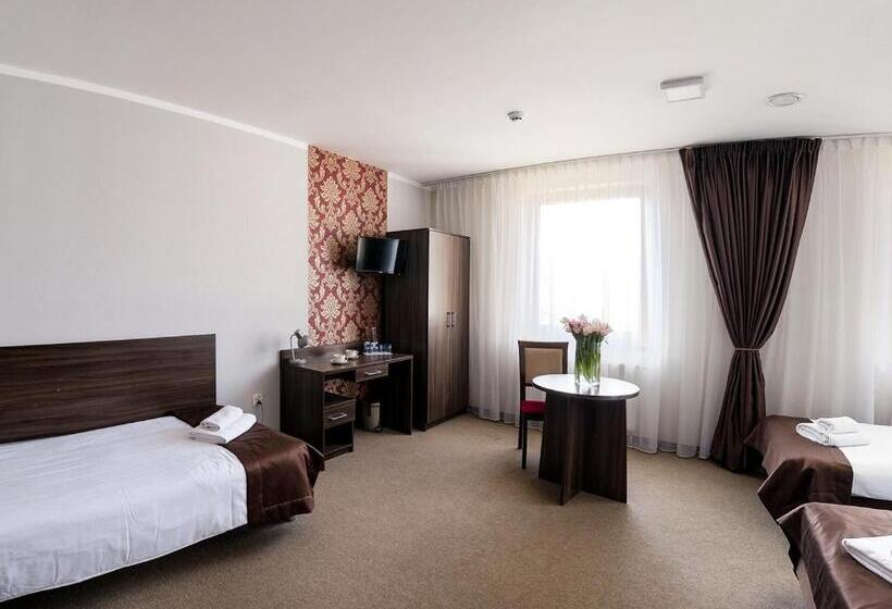 Номер Стандарт Трехместный, Dąbrowski