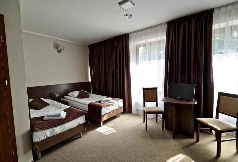 Номер Стандарт Трехместный, Dąbrowski