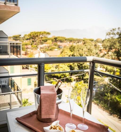 발코니가 있는 4인용 스탠다드 룸, King