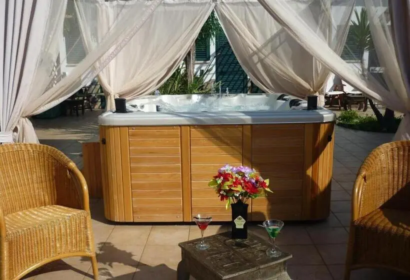 Deluxe-huone, Levante