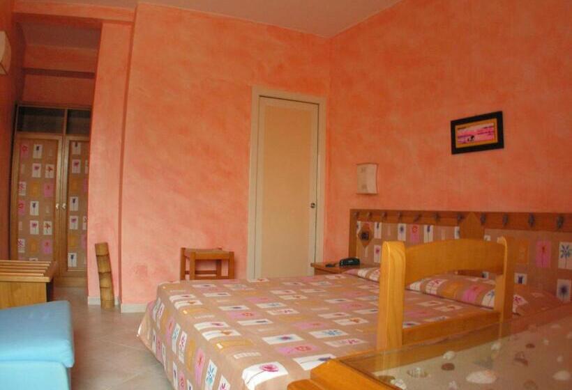 Трехместный Номер Стандарт Вид на Сад, Levante