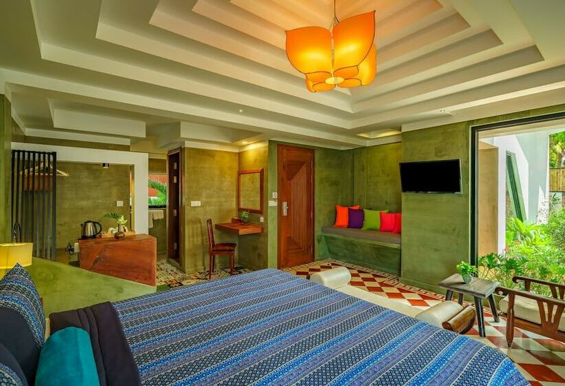 اتاق لوکس با چشم‌انداز استخر, The Secret Corner Unique Residence