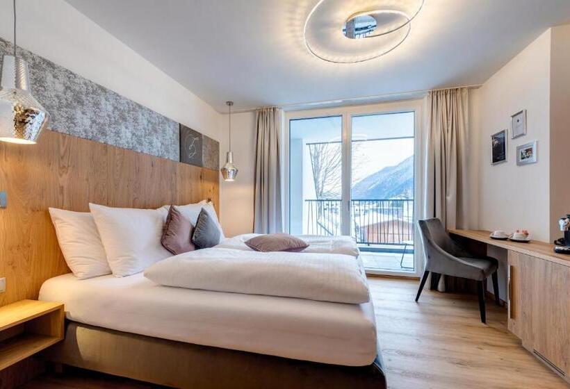 Comfort room with balcony, Zalwonder