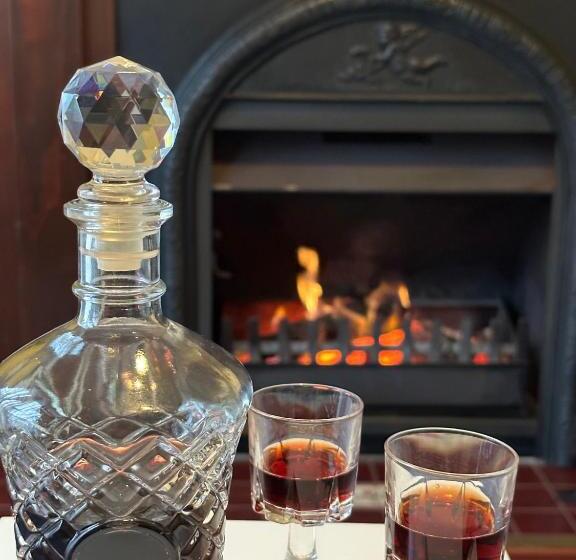 Студия Стандарт, Wine And Roses Bed And Breakfast