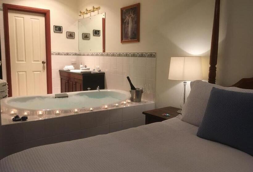 스탠다드 스튜디오, Wine And Roses Bed And Breakfast