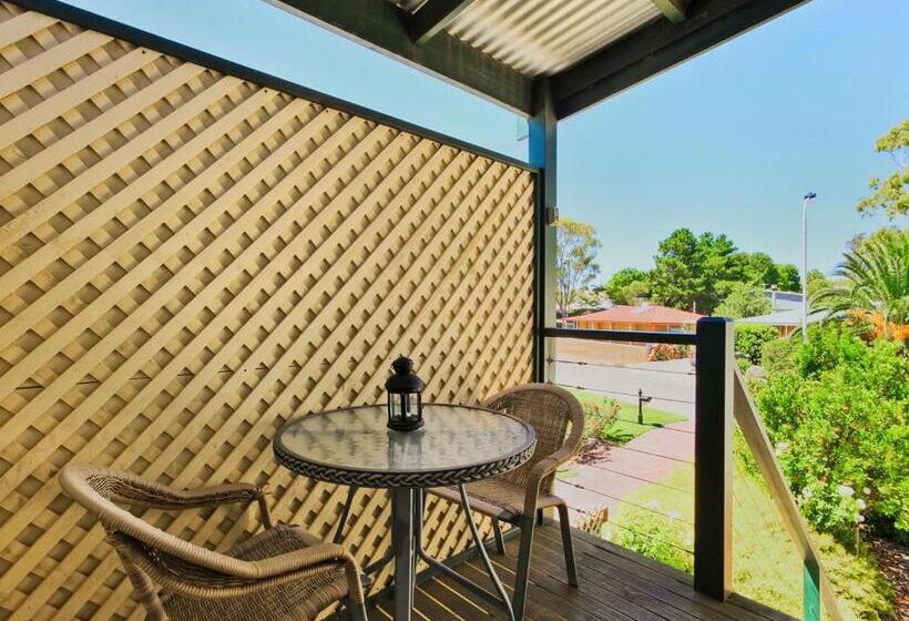 Люкс Deluxe Кровать Кинг, Wine And Roses Bed And Breakfast