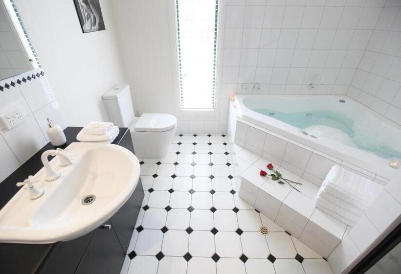 Люкс Deluxe Кровать Кинг, Wine And Roses Bed And Breakfast