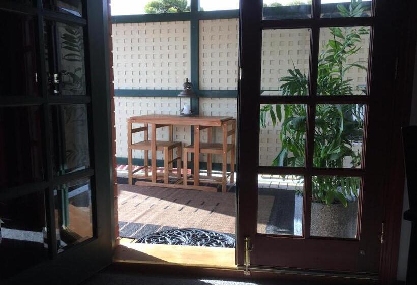 Люкс Кровать Кинг, Wine And Roses Bed And Breakfast