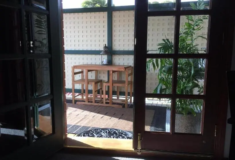 キングサイズベッドのスイートルーム, Wine And Roses Bed And Breakfast
