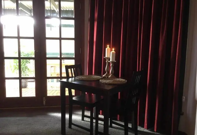 キングサイズベッドのスイートルーム, Wine And Roses Bed And Breakfast
